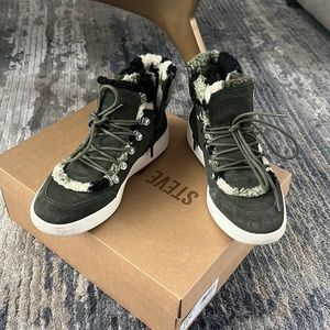 Steve Madden camo fur lined sneakers